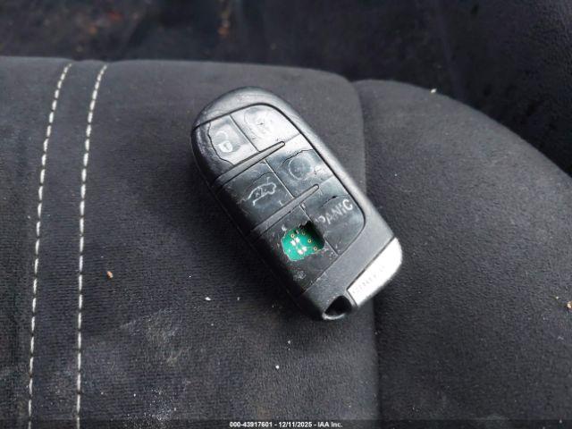 Chrysler 300 S V6 Image 10