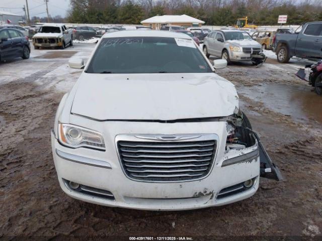 Chrysler 300 S V6 Image 9
