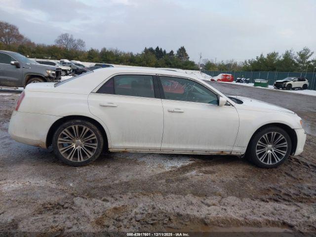 Chrysler 300 S V6 Image 2