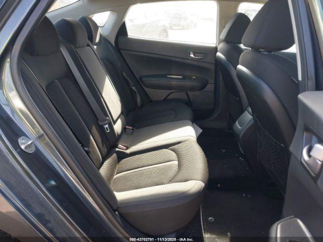 Kia Optima Lx Image 9