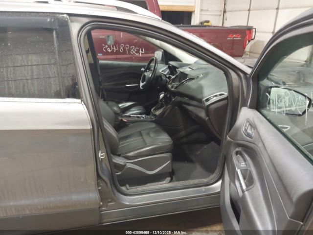 Ford Escape Titanium Image 2