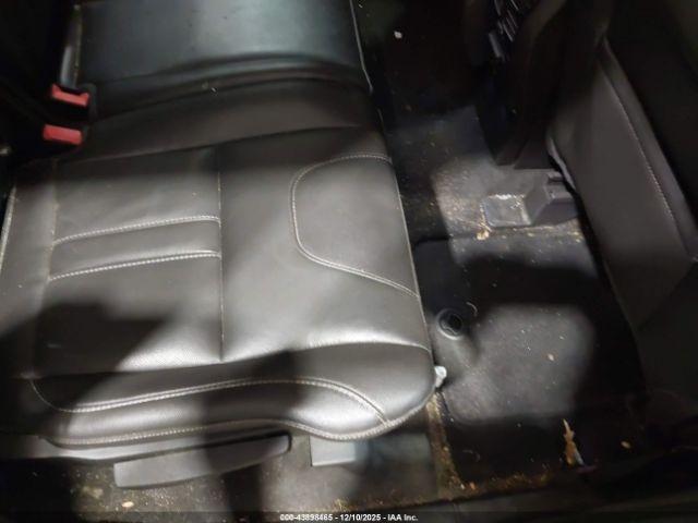 Ford Escape Titanium Image 7