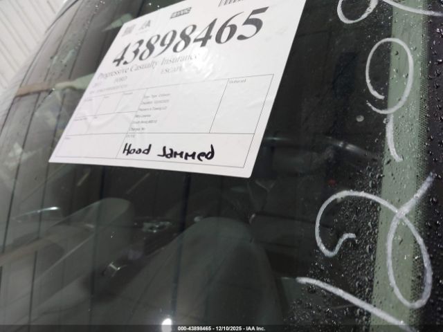 Ford Escape Titanium Image 16