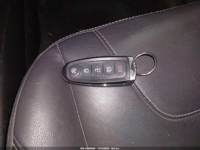 Ford Escape Titanium Image 8