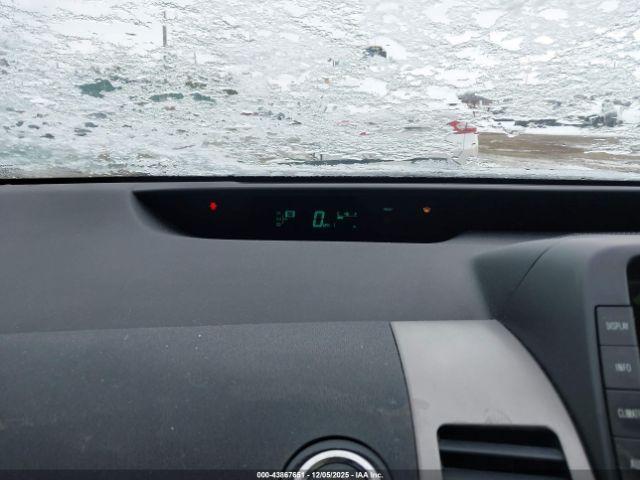 Toyota Prius Image 10