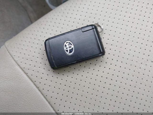 Toyota Prius Image 6