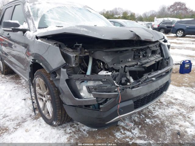 Ford Explorer Xlt Image 2