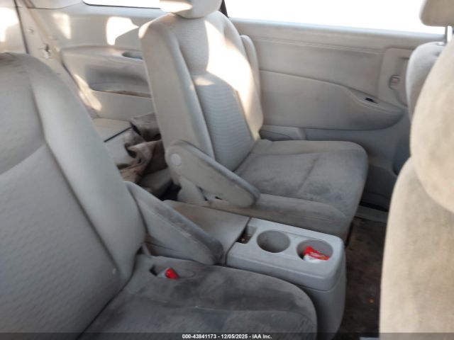 Nissan Quest Image 8