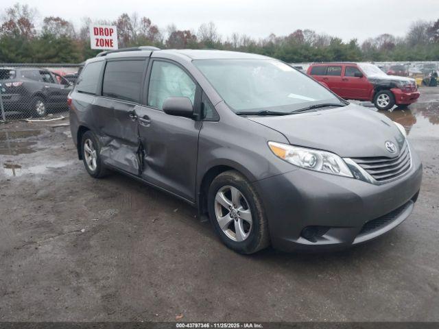  Salvage Toyota Sienna