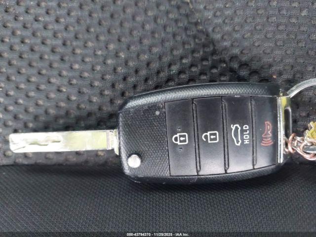 Kia Optima Lx Image 9