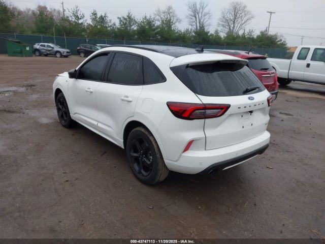 Ford Escape St-line Image 4