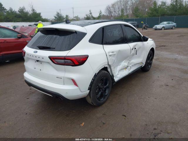 Ford Escape St-line Image 16