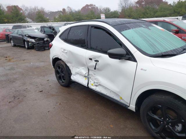 Ford Escape St-line Image 3