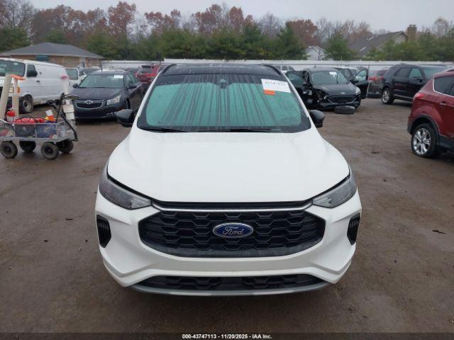 Ford Escape St-line Image 11