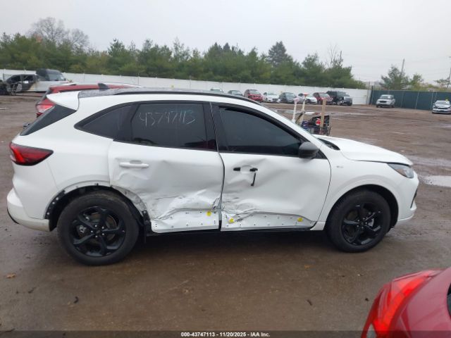 Ford Escape St-line Image 9