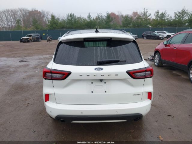 Ford Escape St-line Image 15