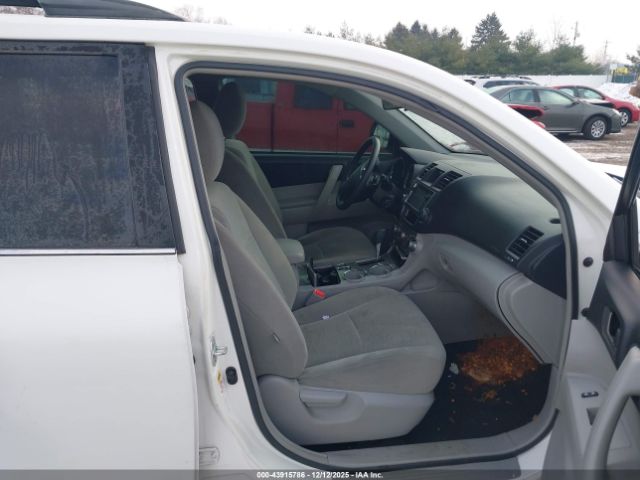 Toyota Highlander Base Plus Image 9