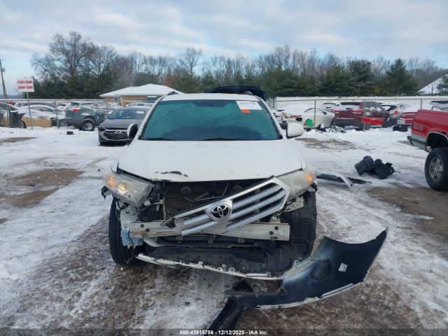 Toyota Highlander Base Plus Image 17