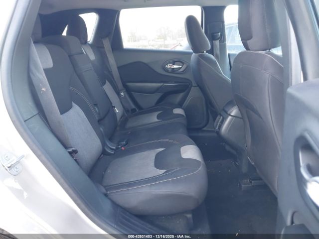 Jeep Cherokee Latitude Image 11