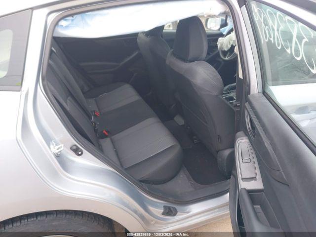 Subaru Impreza Premium 5-door Image 5