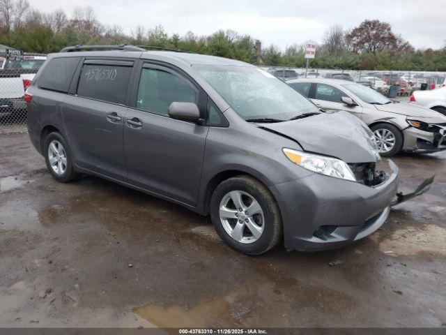  Salvage Toyota Sienna